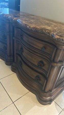 before 2 o’clock Two dressers heavy duty come pick before 2 o’clock