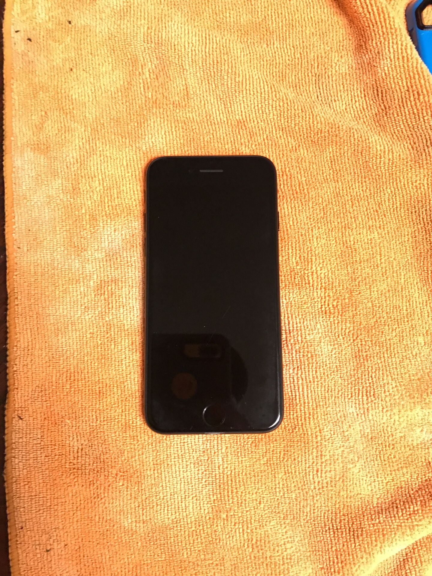 iPhone 7 128 GB unlocked any carrier!