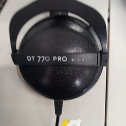 


+5
The Beyerdynamic DT 770 PRO 80 Ohm headphones