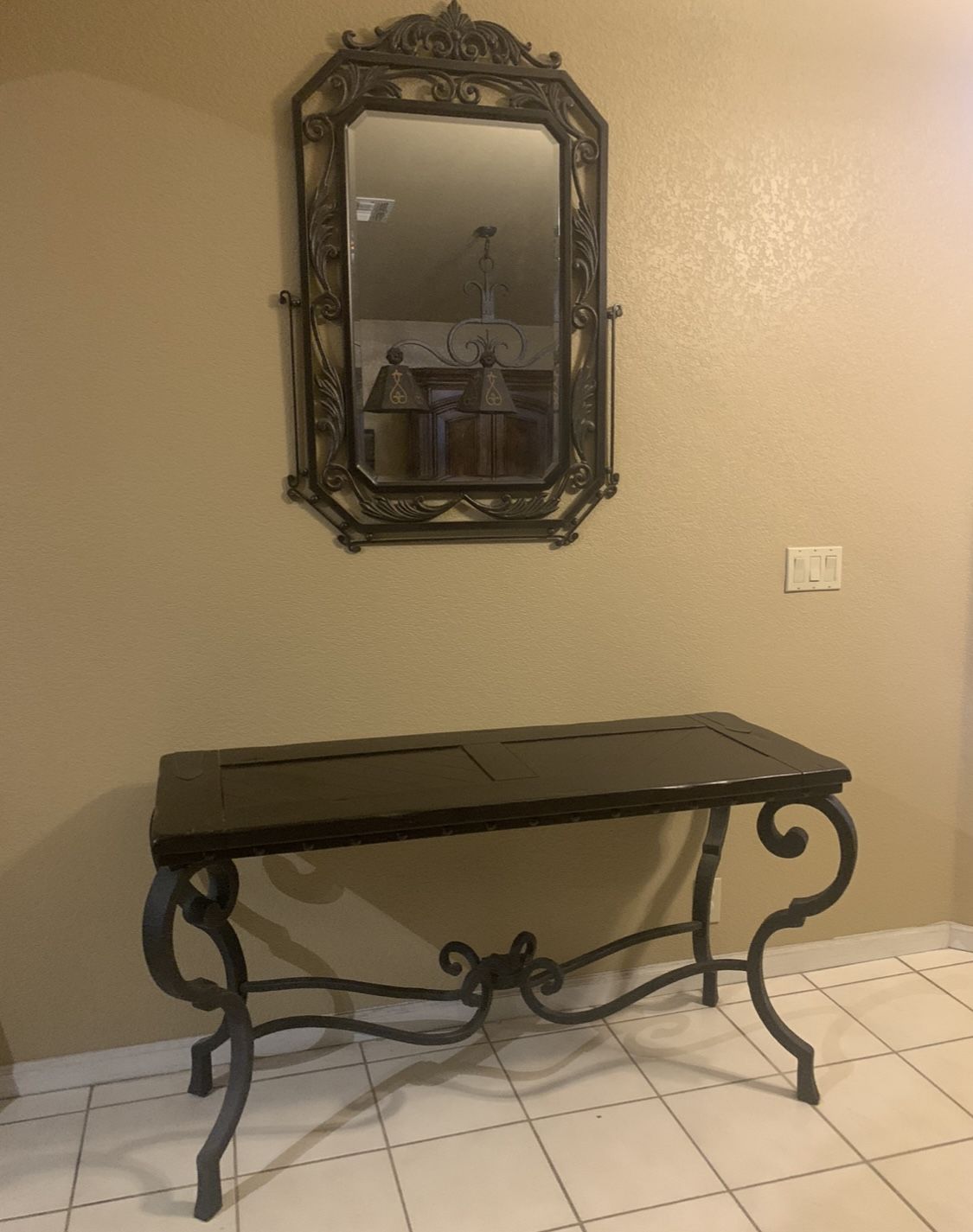 Foyer Table & Table Set With Mirror