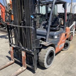 2016 Forklift Quad mast (Gas/LP)