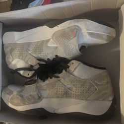Jordan Zion 2.    Size 14