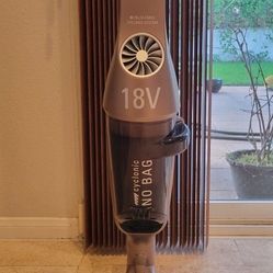 Rowanta Compact Electric No Bag Vacuum Machine 