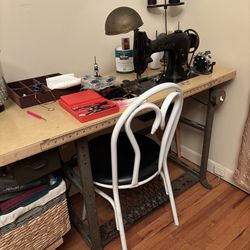 Vintage singer factory sewing machine works excellent