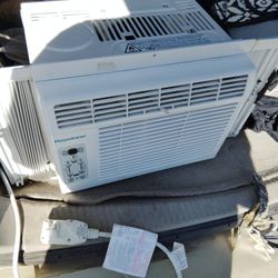 Keystone Air Conditioner 1200w 120v