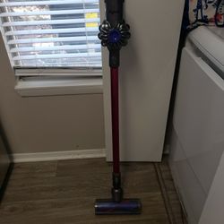 Dyson V6 