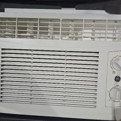 GE 5000 BTU Air Conditioner 