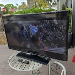 Samsung 40" Television / computer monitor ready 
37"L X 24"T X 9"D read description for details 