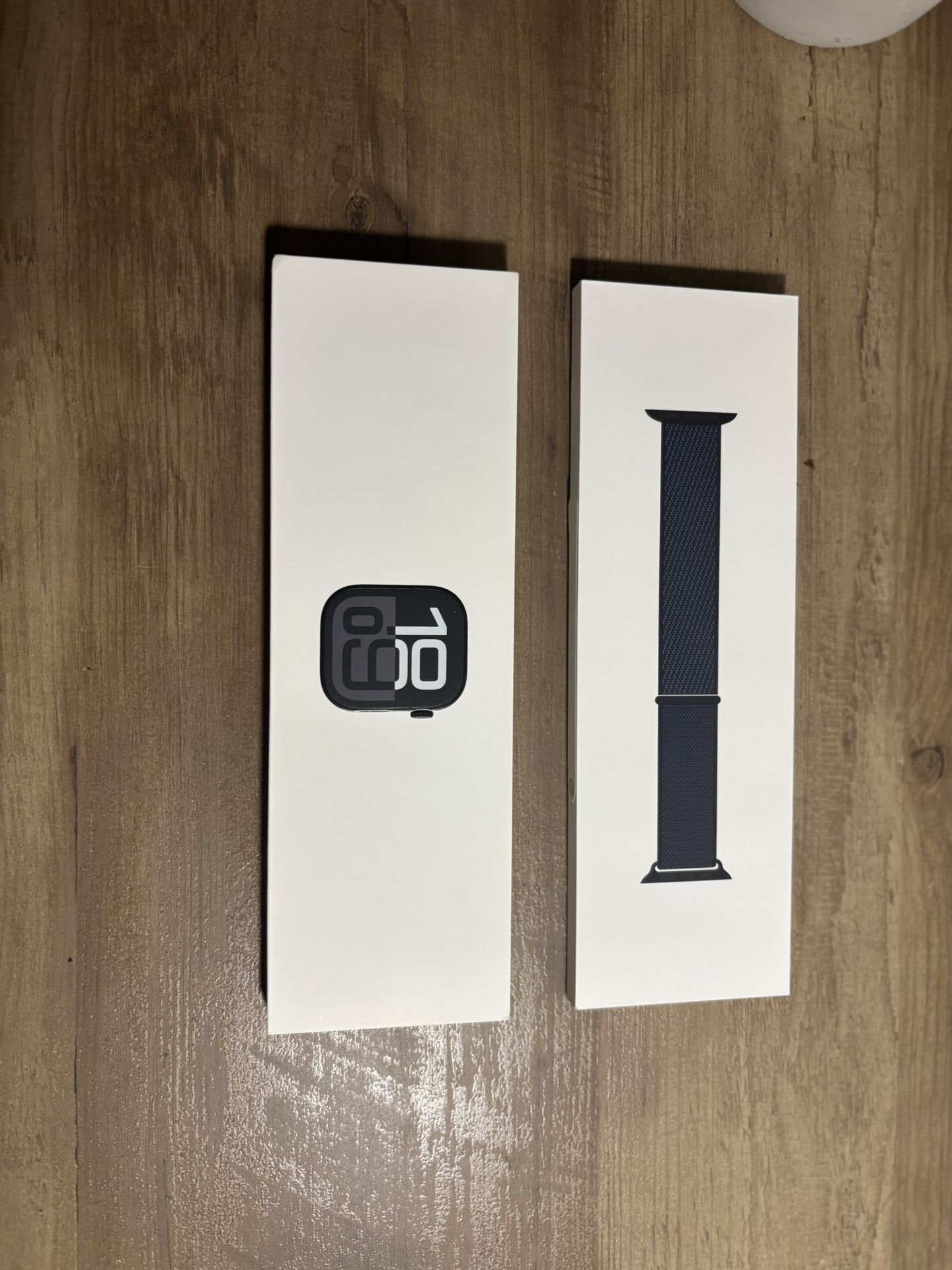 Apple Watch Series 10 (46 mm, Jet Black Aluminum, Ink Sport Loop, GPS)