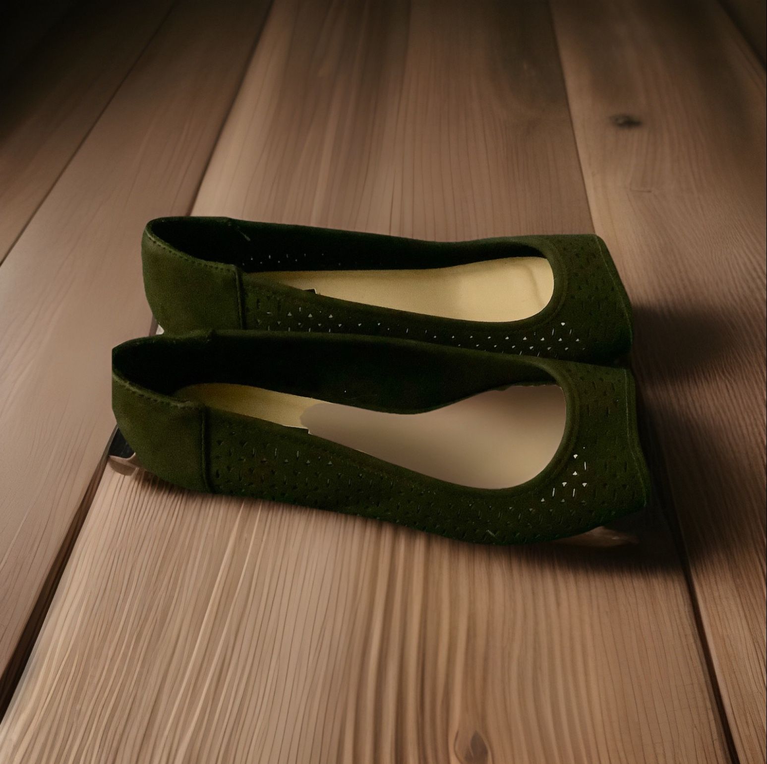 Amelia Black Riveted Slightly Wedge Opened Toe Wide Women's Footwear Size 8.5W