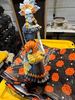 Halloween skeleton decoration