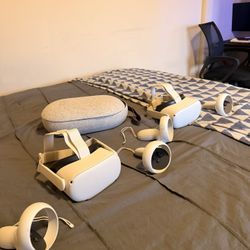2 Oculus Headsets (quest 2)