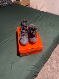 Football shoes