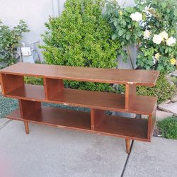 Free Shelves Console