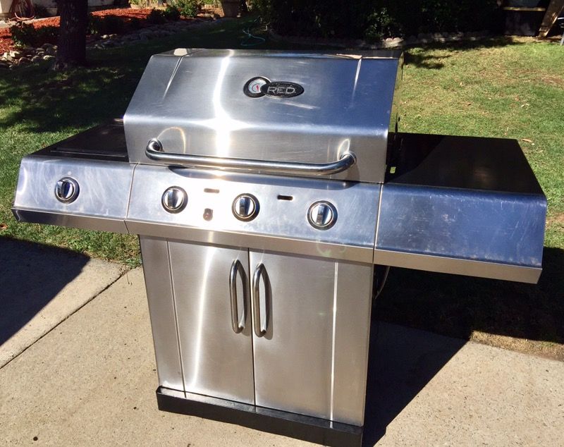 Char-Broil RED 3-Zone Infrared Gas Grill Model #463250509 - good working conditions, 3 burners 1 lateral