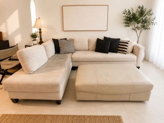 🛋️ MOVING SALE – Elegant Oversized Sectional Sofa + FREE Ottoman