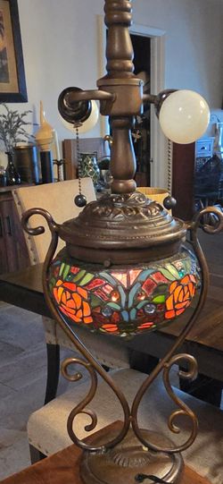 Tiffany style.. Double light with night light lamp base