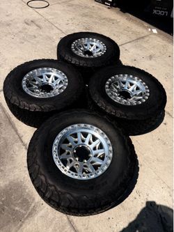 New 17x9 6 lugs for any Chevy Silverado,Toyota Tacoma used tires 315/70r17 Bfgoodrich ko2 70% life
