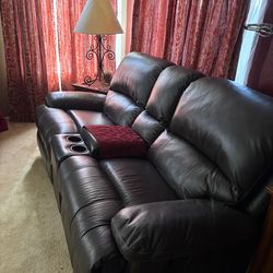 2 Sofas with recliner negociable.