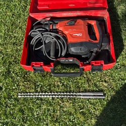 Hilti  TE 60 Rotory Hammer It Coms With 2 Beets  