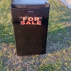 Mini fridge for sale very clean $60 firm