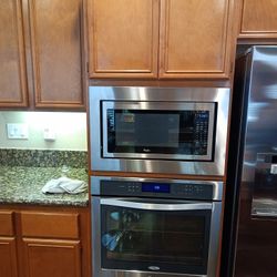 Whirlpool Microwave Oven 2.2 Cubit feet 