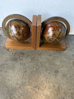 Globe Book Shelf Ends