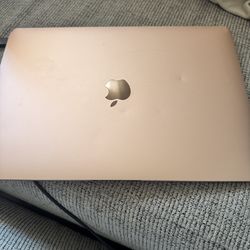 MacBook Air 2020 13 inch display rose gold