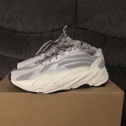 Yeezy 700 V2 Static