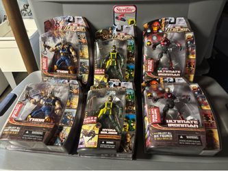 Lot of 13 marvel legends action figures