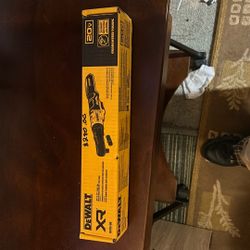 Dewalt 20 Volt ratchet wrench 3/8 and half inch interchangeable head