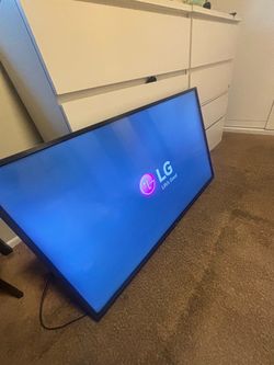 LG TV 43 in (remote) and (mount bracket) 43 inch