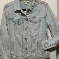 💙 Denim Time This Is A Great Jean Jacket To Wear As Is!🤩 Or Cut It Up & Create