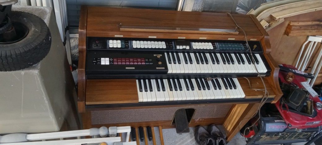 Electronic Organ/Piano