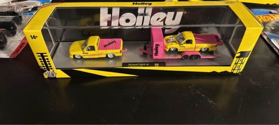 M2 Machines Holley 1:64 1992 Chevrolet C1500 SS 454 w Trailer Yellow/Pink
