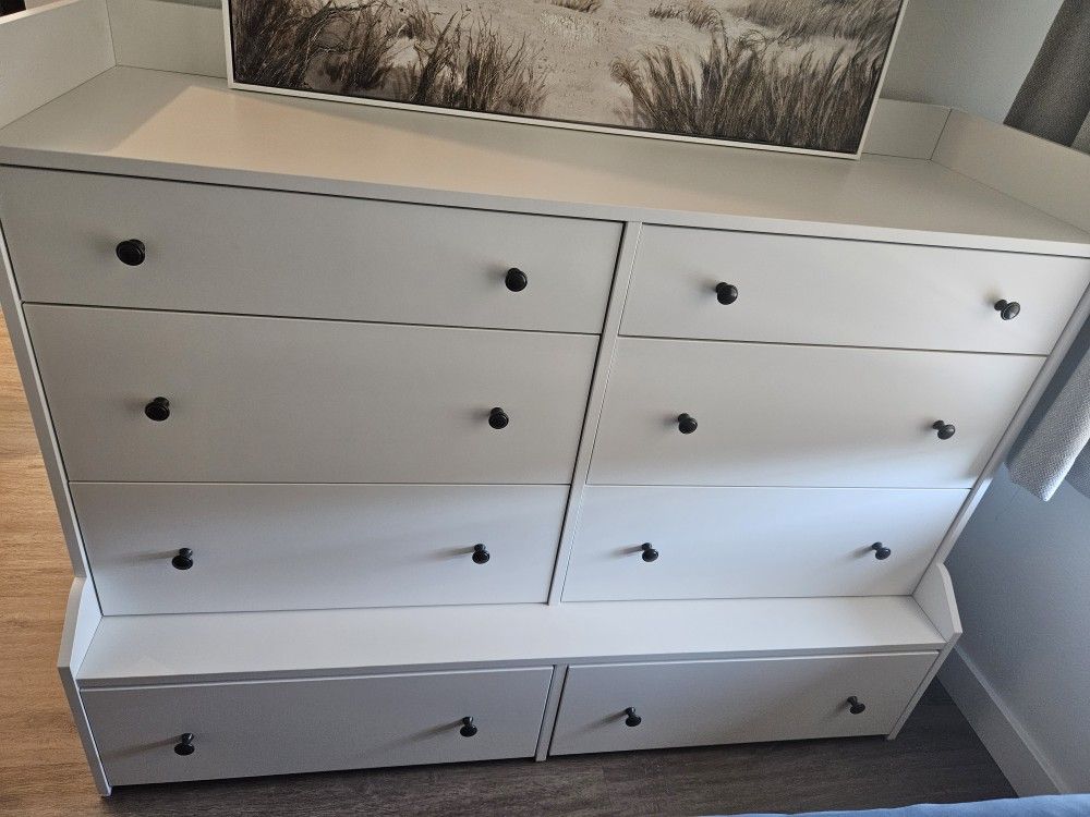 8-drawer dresser