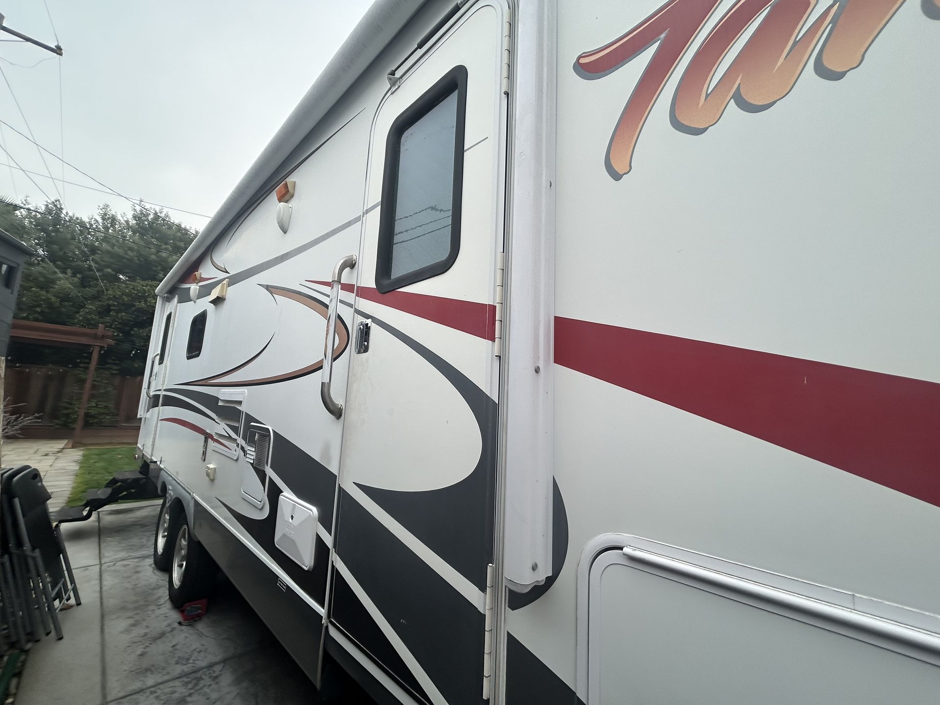 2011 Pacific Coachworks Tango 2 Power Slides