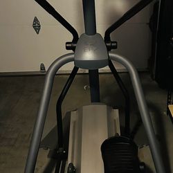 🏋️‍♀️ Precor EFX 5.19 Elliptical Crosstrainer – Excellent Condition – $500 OBO (Kirkland)
