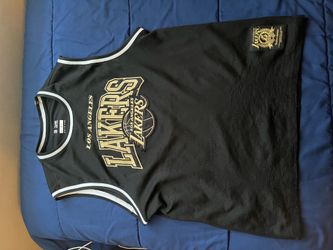 Men’s large Lakers shirt
