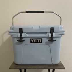 Yeti Cooler Roadie 20 Ice Blue Cooler Discontinued