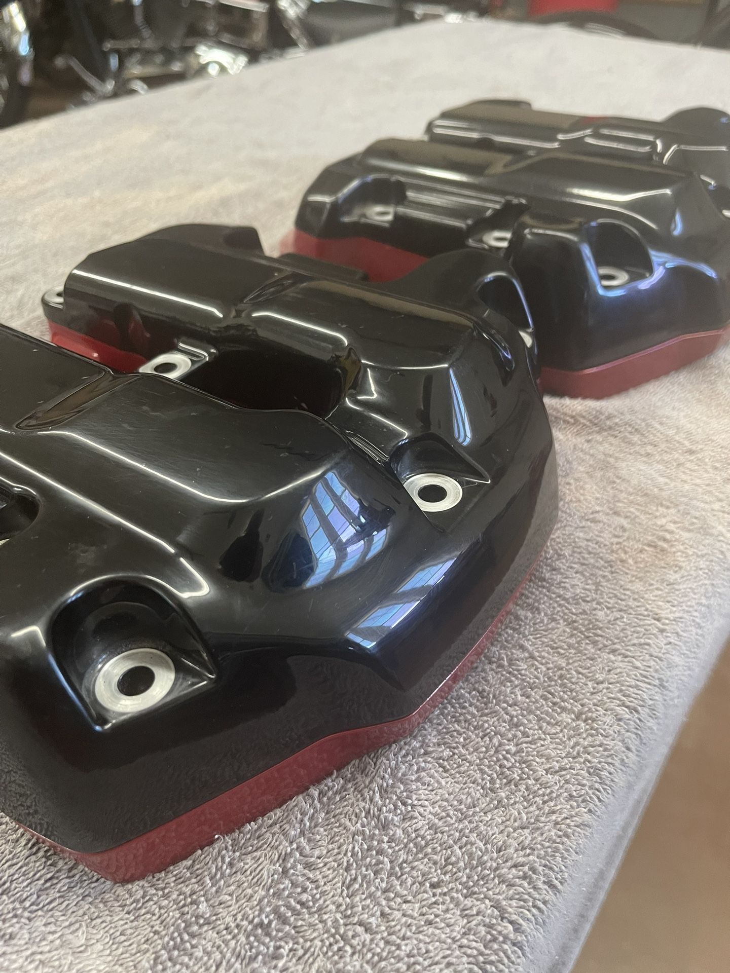 HARLEY M8 Screamin Eagle CVO UPPER & LOWER ROCKER BOXES. Red & Black, 2017-2025