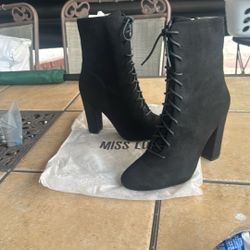 Woman Boots Size 6 1/2  Brand New $25