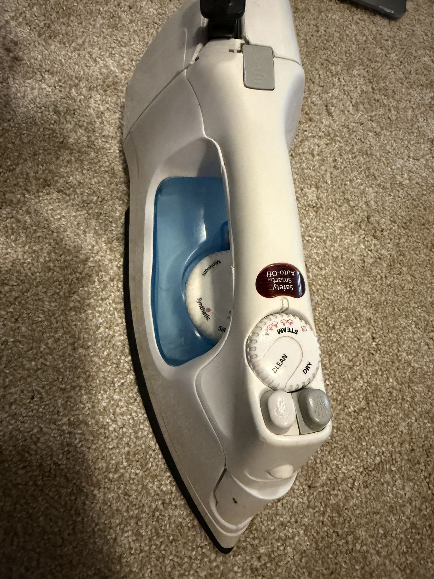 Iron With Retractable Cord