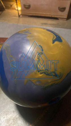 Storm Summit bowling ball