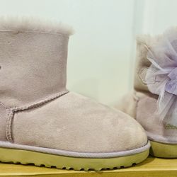 Women’s Ugg Size 6