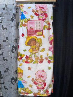 Viral Fall Strawberry Shortcake Cake Blanket