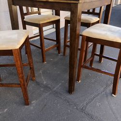 Dresser 4 Chairs 