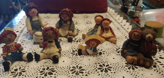 COLLECTIBLE RAGGEDY FIGURINES