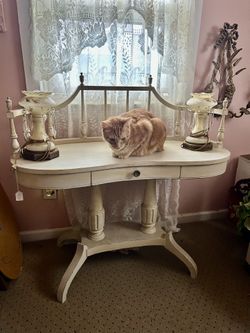 Vintage Desk/vanity Table 