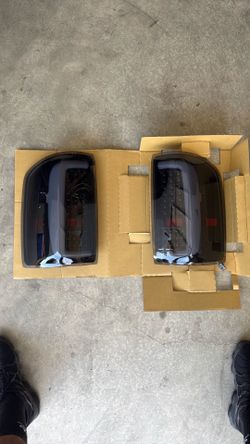 Smoked LED Tail Lights for 2009–2018 Dodge Ram 1500/2500/3500 – Like New